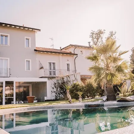 Alojamento de Acomodação e Pequeno-almoço Gruppo Luxe Domus