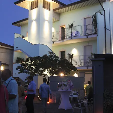 Gruppo Luxe Domus Bed & Breakfast 4*
